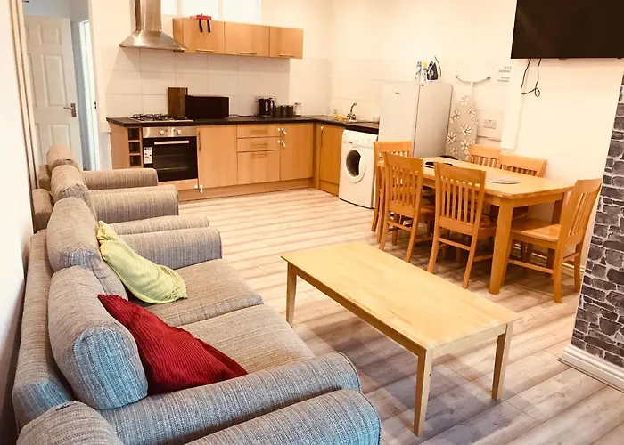 Entire Flat With Three Bedrooms N 2
