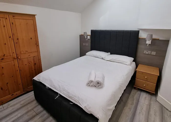 Entire Flat With Three Bedrooms N 2