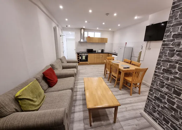 Entire Flat With Three Bedrooms N 2