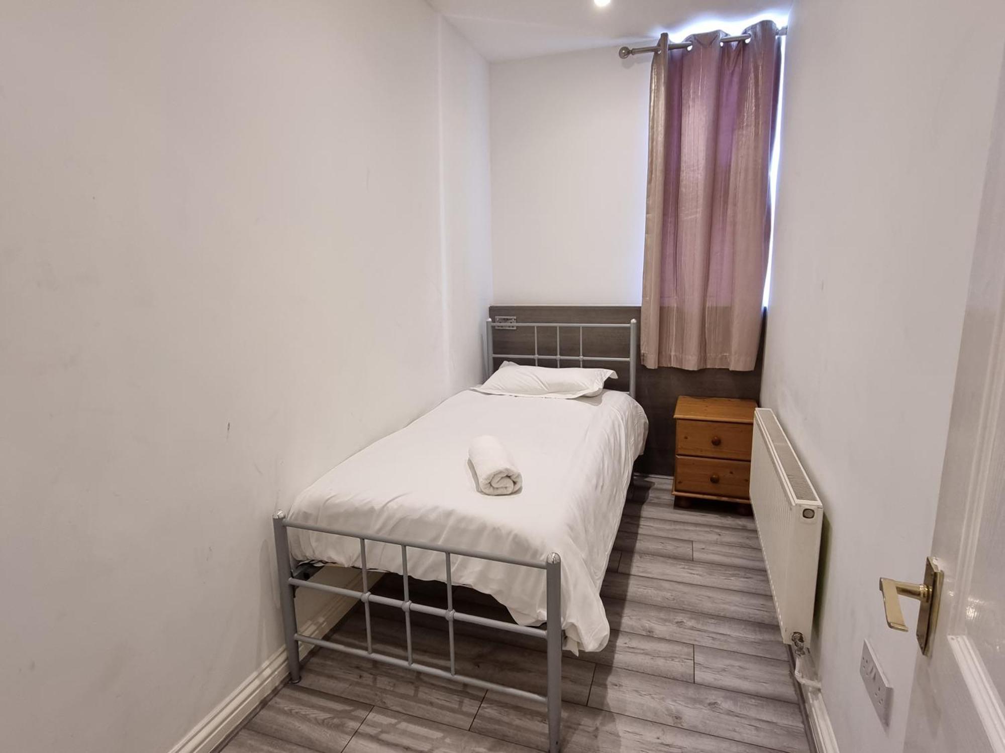Entire Flat With Three Bedrooms N 2